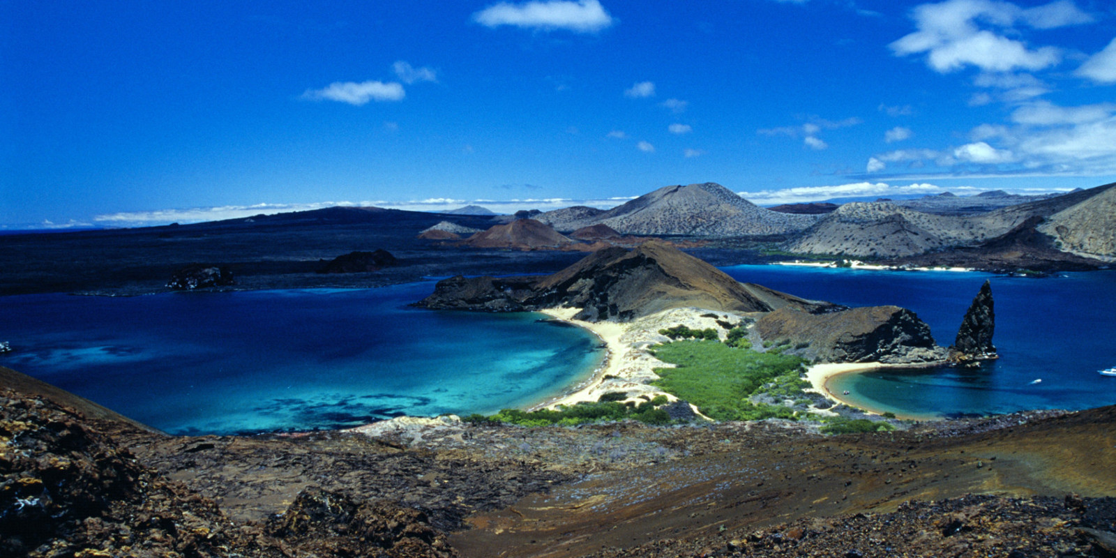 Distance-Between-Galapagos-and-Ecuador-is-around-1000-km.jpg