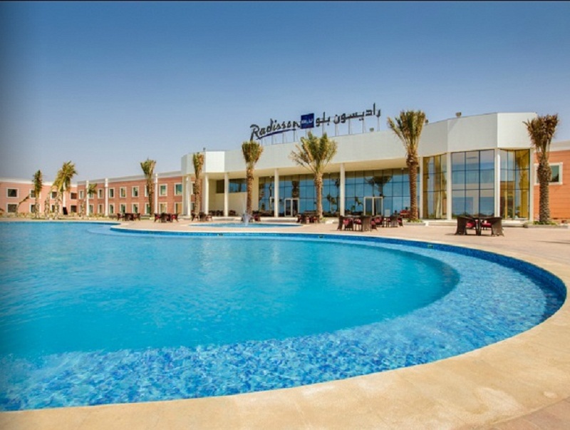 Radisson-Blu-Jizan-swimming-pool.jpg