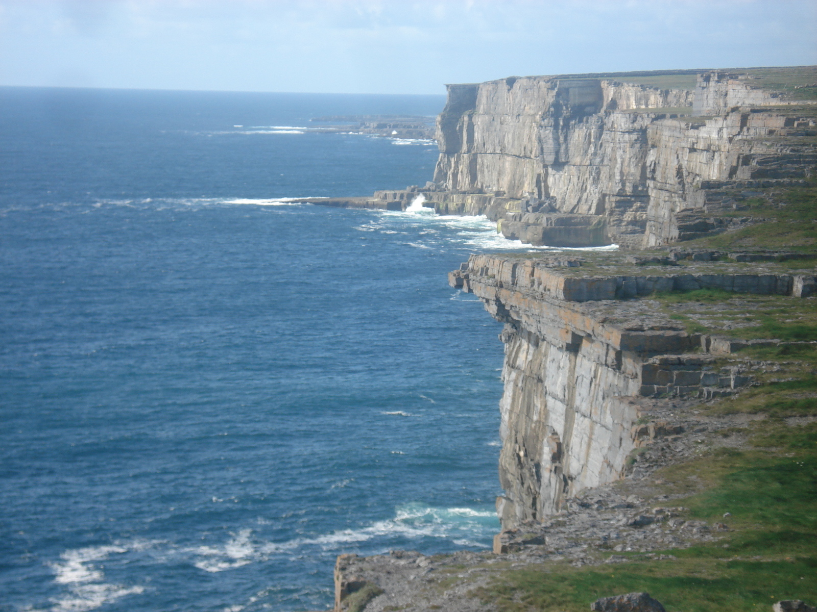 Beautiful-cliffs-in-Aran-Islands.jpg