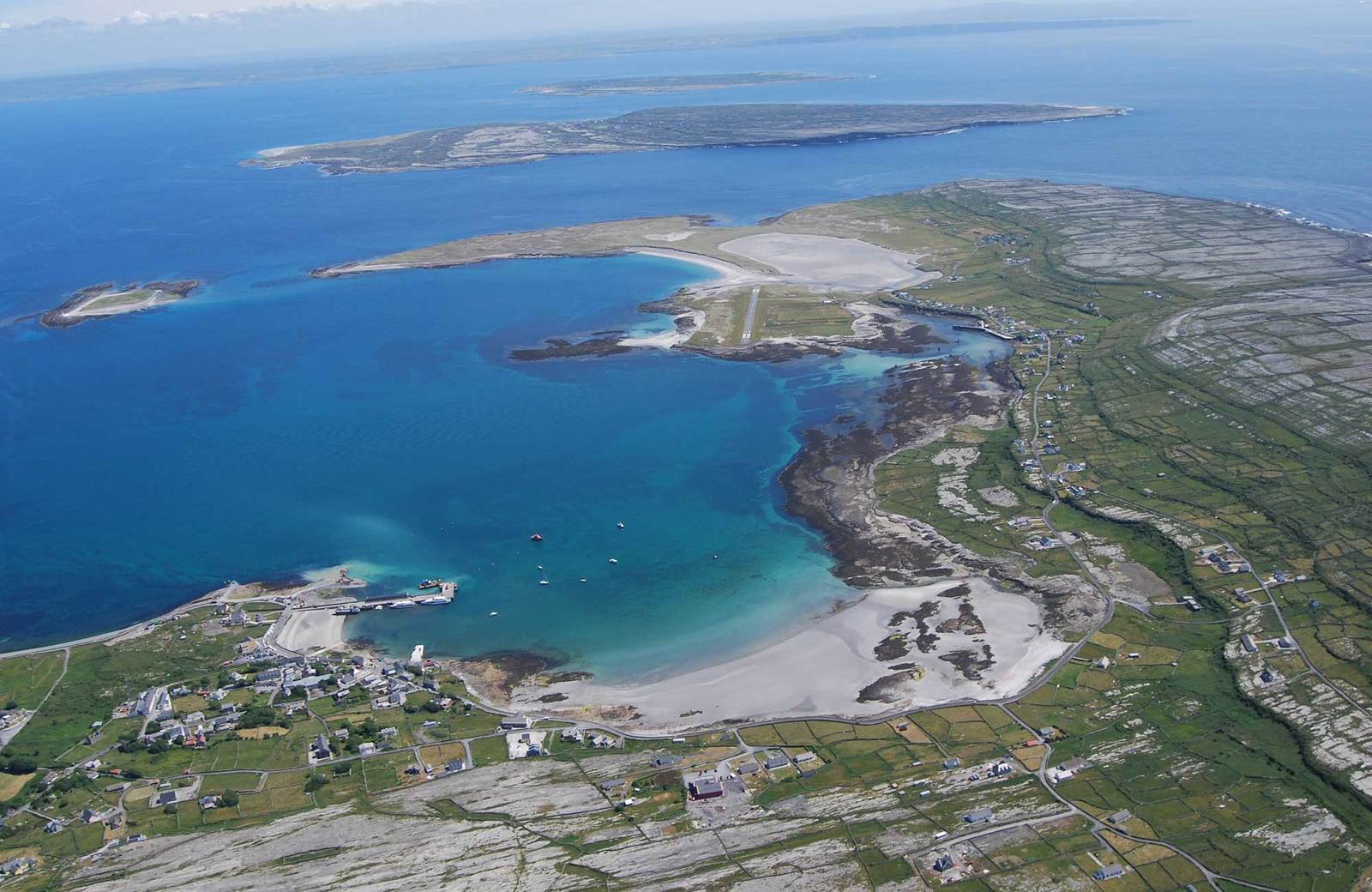 Aran-Islands-Flights-to-Inis-Mor-Inis-Meain-Inis-Oirr-Scenic-Flights.jpg