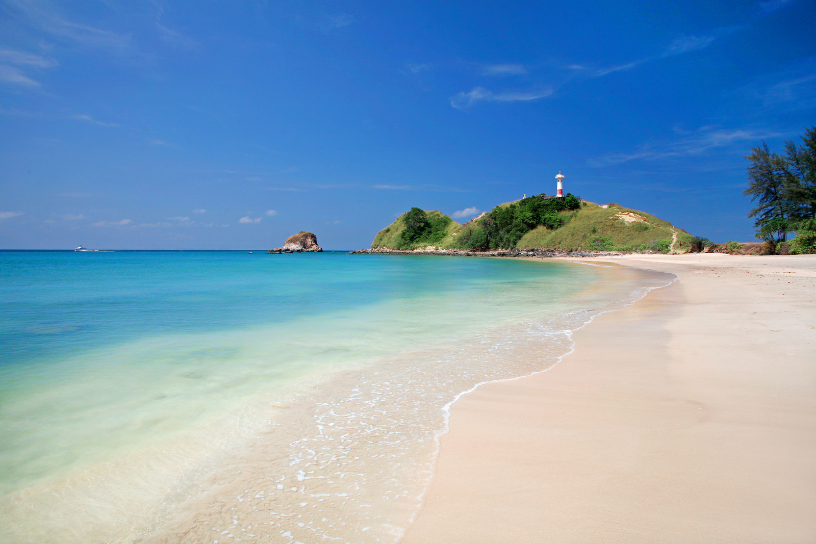 Further-south-of-Bamboo-Bay-Koh-Lanta-the-road-is-concrete-again.jpg