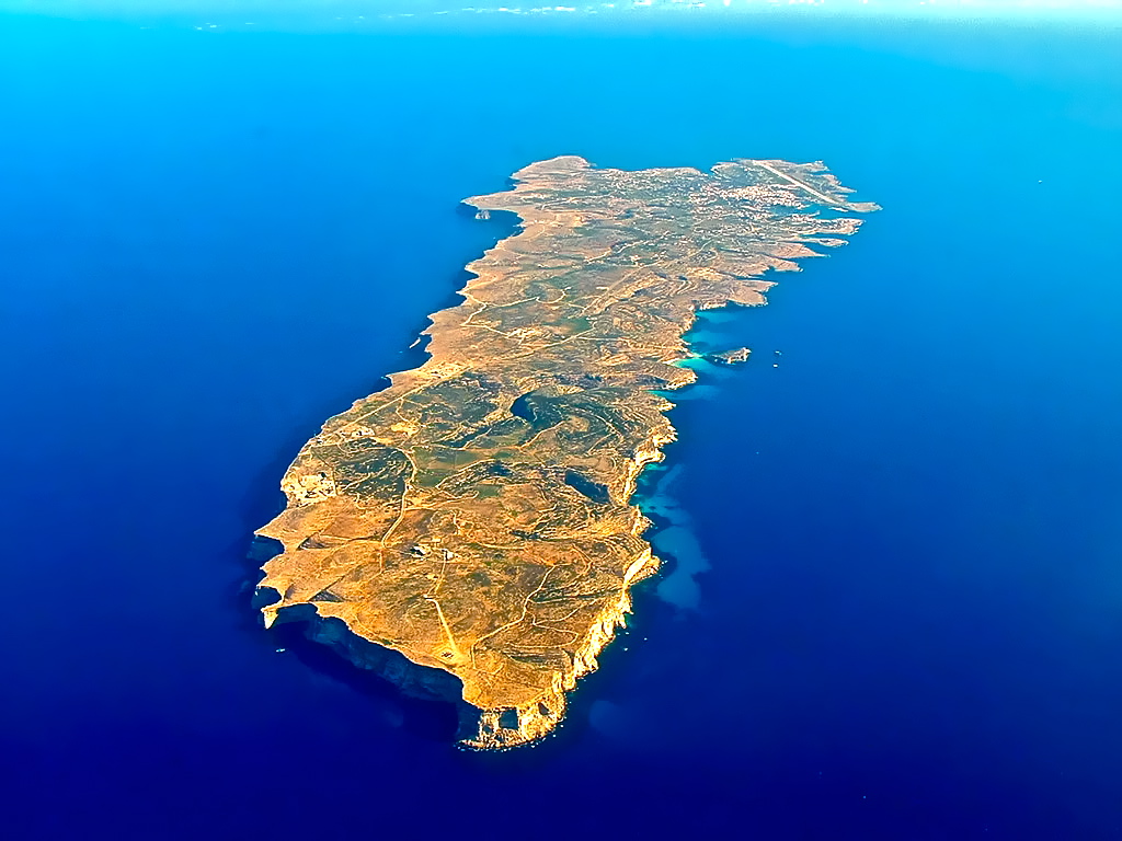 Aerial-view-from-the-west-of-lampedusa.jpg