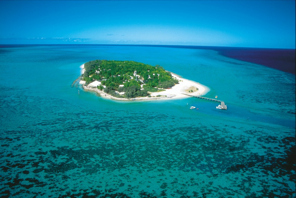 Heron-Island-is-a-sandy-cay-located-within-the-southern-region-of-the-Great-Barrier-Reef.jpg