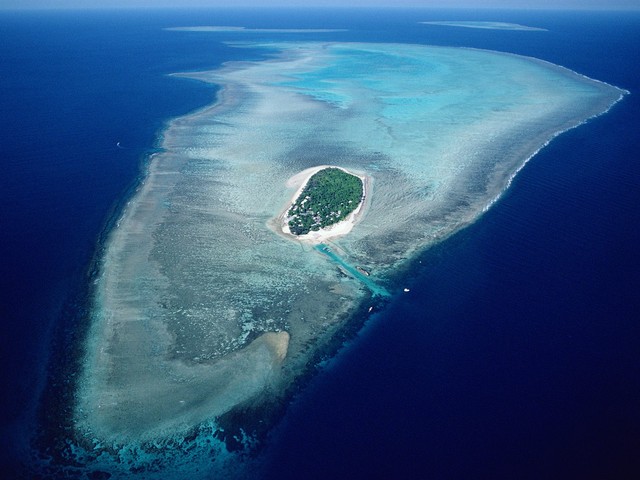 barrier-reef-in-an-oval-shape.jpg