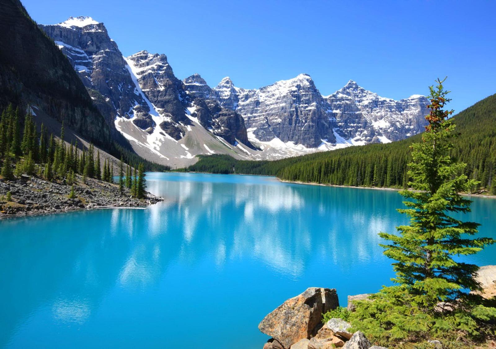 Amazing-moraine-lake-and-faint-reflection.jpg