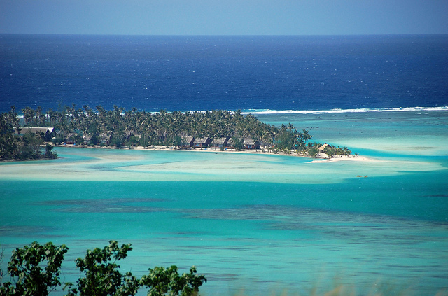 Aitutaki-Atoll-consists-of-a-number-of-volcanic-and-coral-islets-around-a-triangular-lagoon.jpg