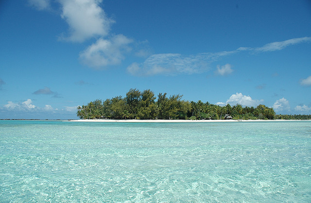 giroa-is-one-of-the-largest-atolls-in-the-world-and-the-largest-atoll-in-the-Tuamotu-Archipelago.jpg