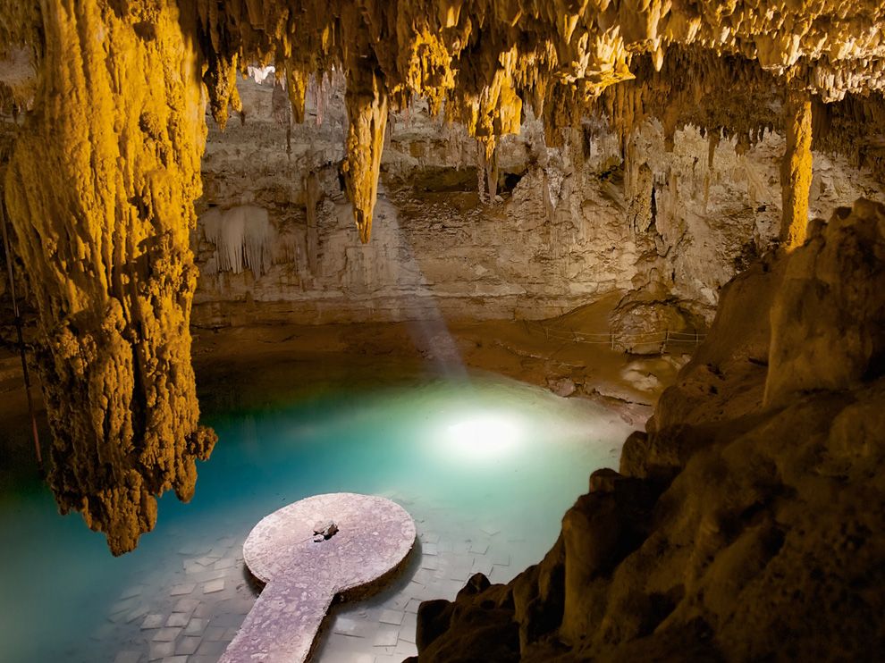 Cenotes-Chich%C3%A9n-Itz%C3%A1-Mexico.jpg