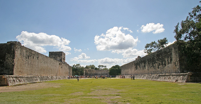 Chichen-Itza-contain-no-less-than-8-ball-courts.jpg