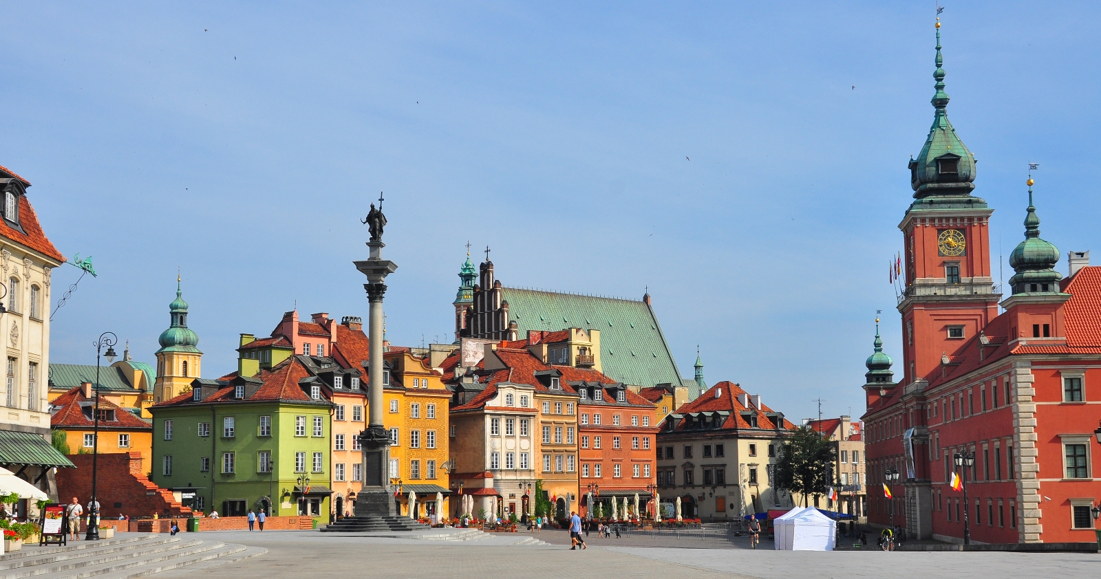 colours-bulding-in-warsaw.jpg