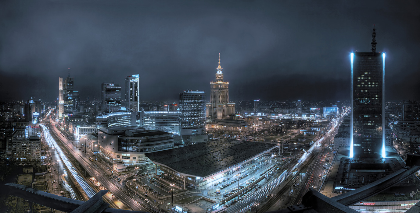 cityscapes-warsaw-at-night.jpg