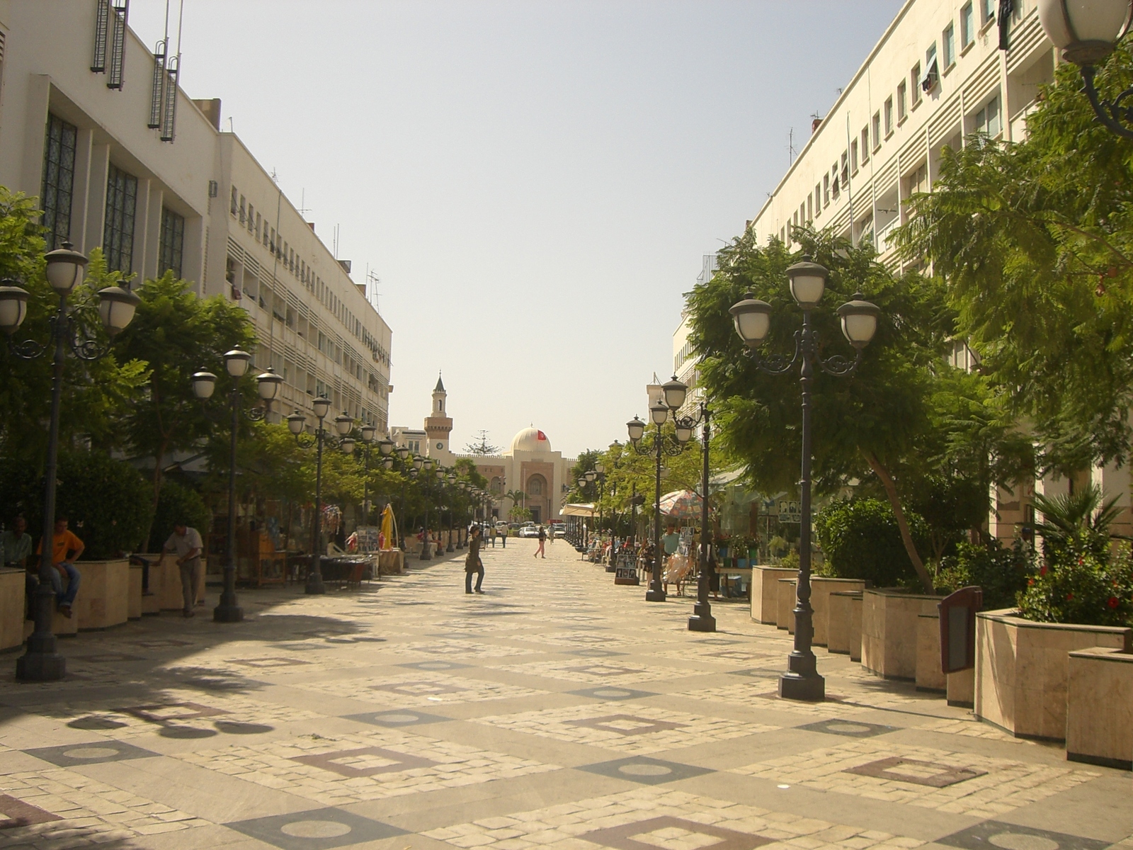 A-Sfax-street-Rue-H%C3%A9di-Chaker-Tunisia.jpg