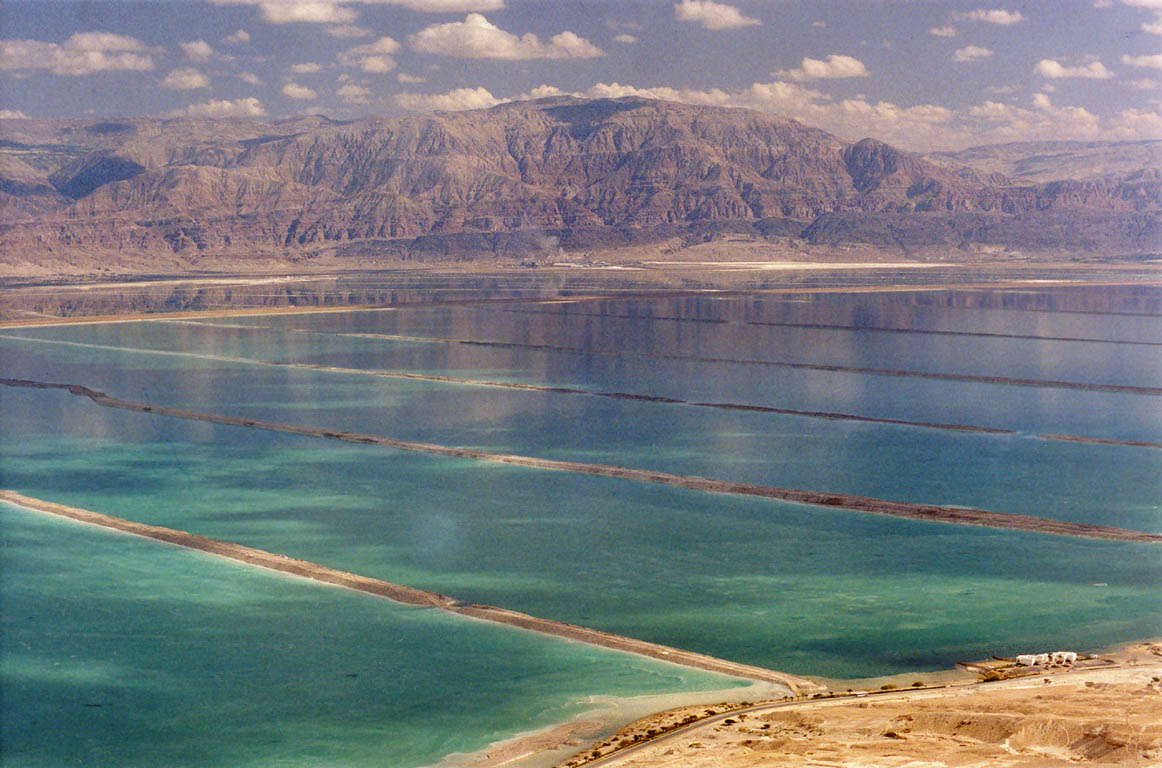 South-end-of-the-Dead-Sea.-Water-is-pumped-into-this-area-where-it-evaporate.jpg