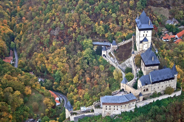 Castle-Karlstejn.jpg