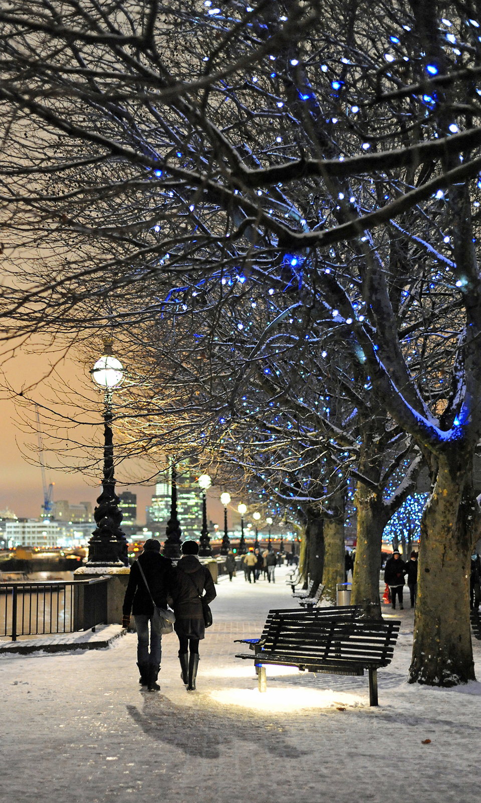 12.-A-walk-along-by-the-River-Thames.jpg