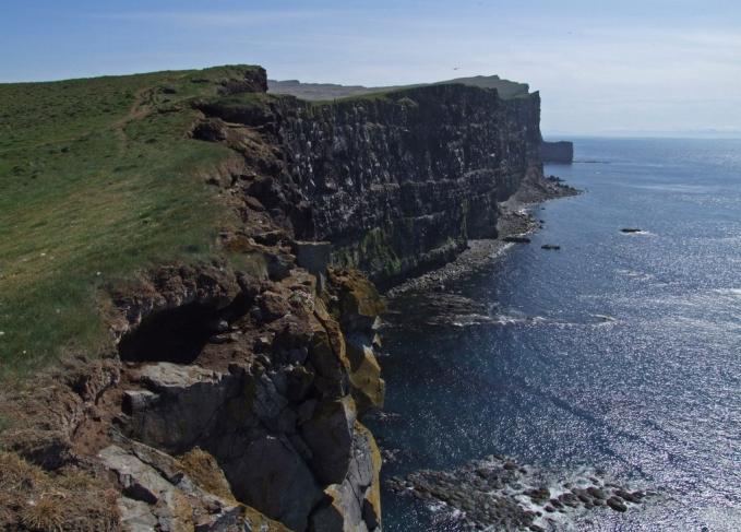 L%C3%A1trabjarg-Sea-Cliffs.jpg