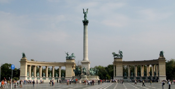 Heroes-Square-is-the-largest-square-in-Budapest.jpg