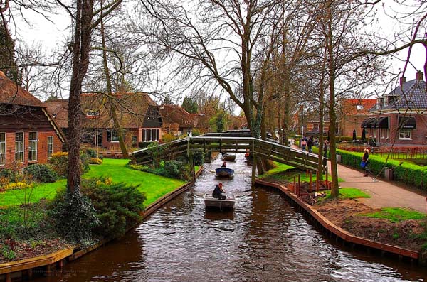 Giethoorn-Netherlands.jpg