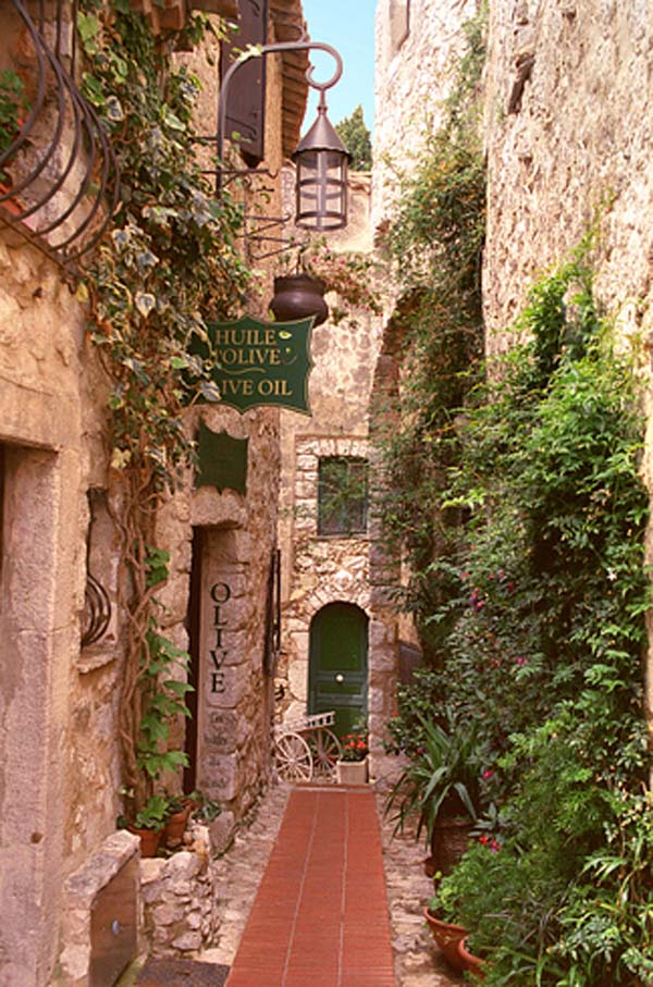 buliding-in-Eze-French-Riviera.jpg