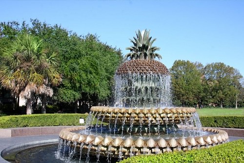 The_Pineapple_Fountain_in_Charleston_South_Carolina.jpg