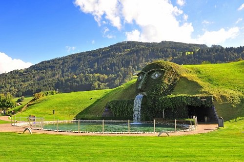 The_Swarovski_Fountain_in_Innsbruck_Austria.jpg