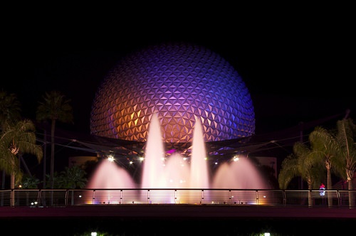 The_Fountain_of_Nations_at_Epcot_in_Lake_Buena_Vista_Florida.jpg