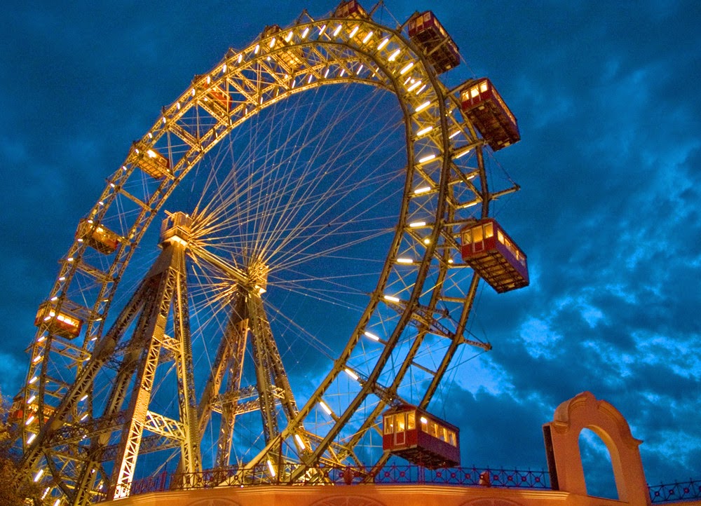 Giant-Ferris-wheel-.jpg