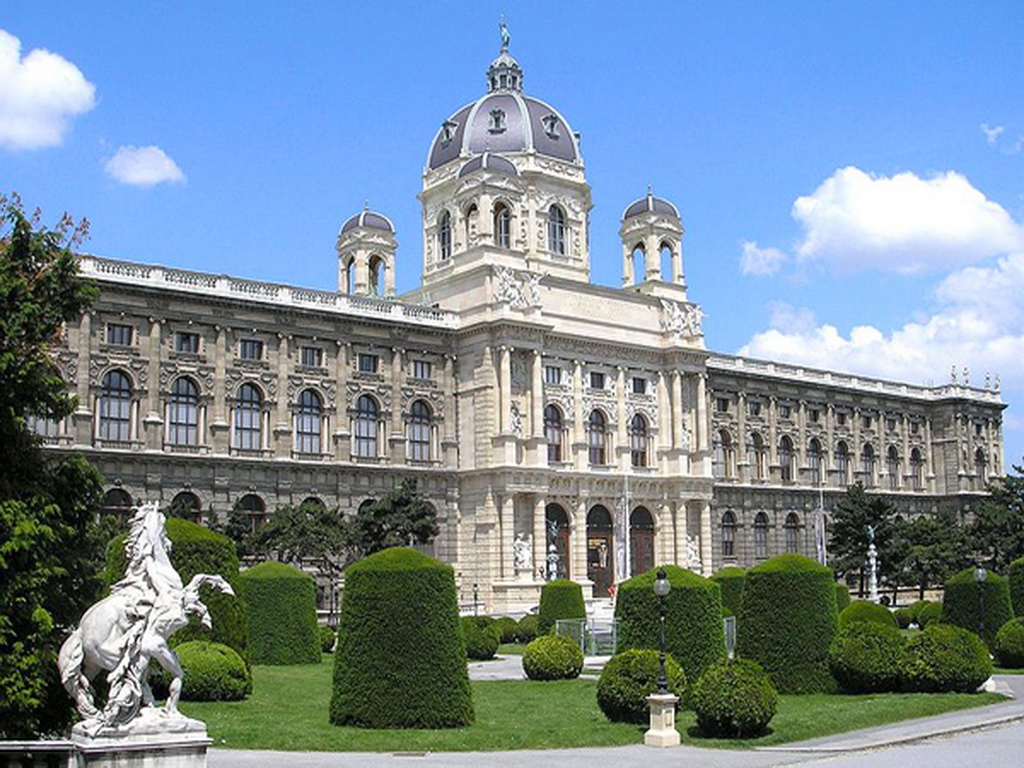 NaturhistorischesMuseum-Viennaexterio.jpg