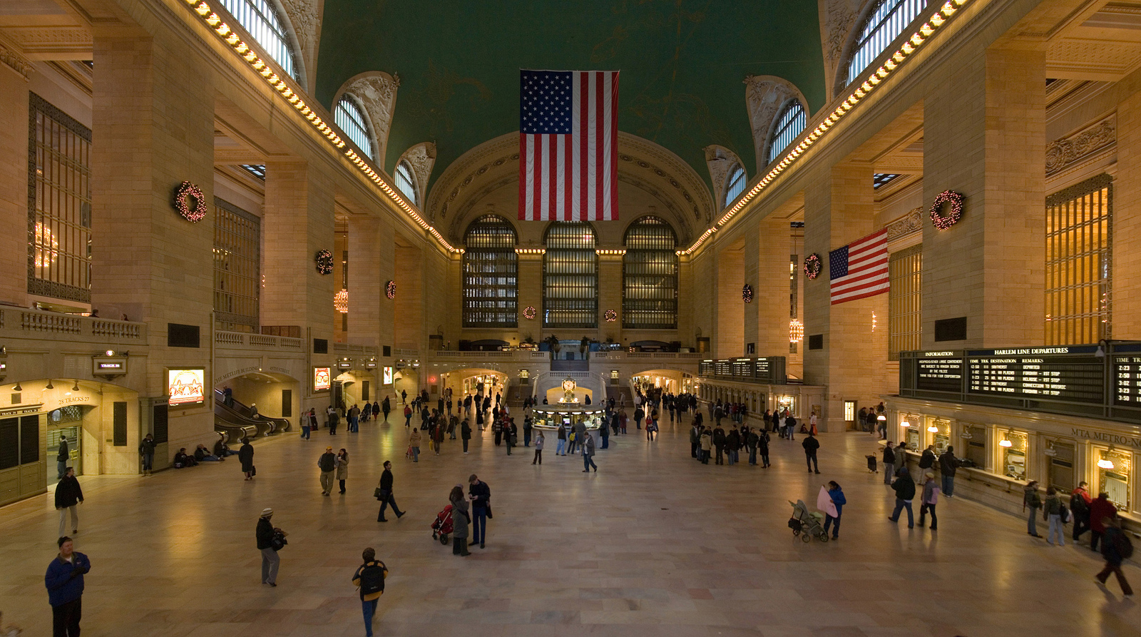 Grand_Central_Station_Main_Concourse_Jan_2006.jpg