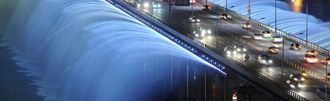 Banpo-Bridge-with-a-rainbow-fountain-over-the-Han-River-in-Seoul-800x198.jpg