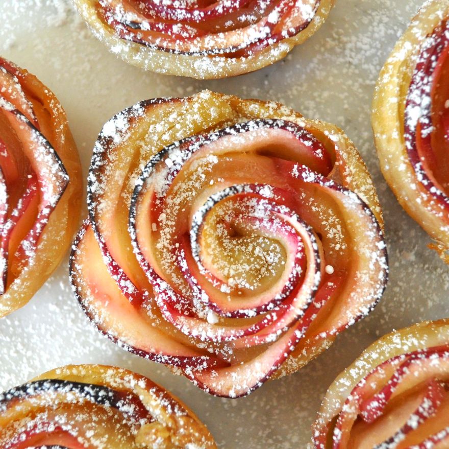 autiful-Rose-Shaped-Dessert-Made-With-Delicious-Apple-Slices-Wrapped-In-Crispy-Puff-Pastry1__880.jpg