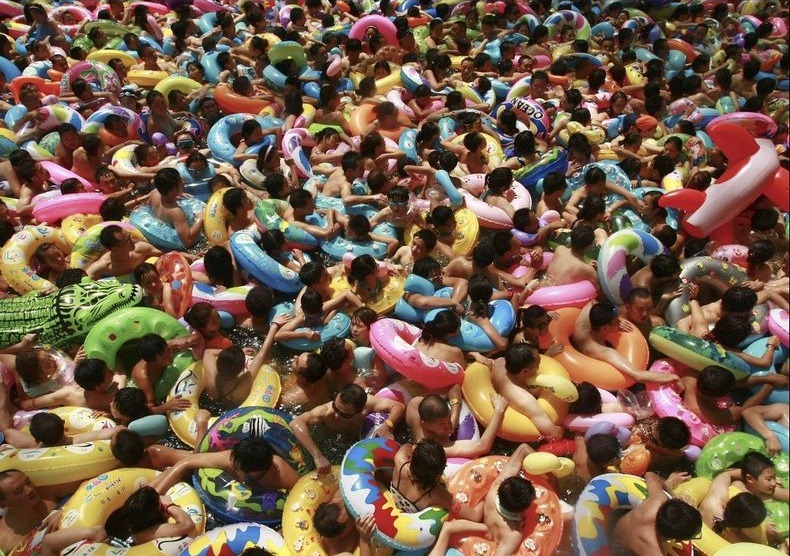 china-crowded-pool-0%25255B10%25255D.jpg