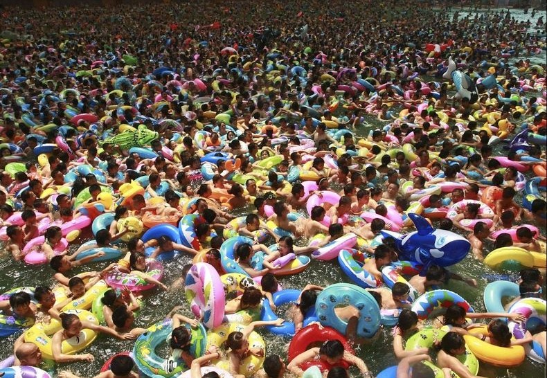 china-crowded-pool-1%25255B7%25255D.jpg