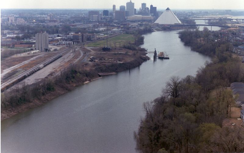 800px-wolf-river-harbor-memphis.jpg