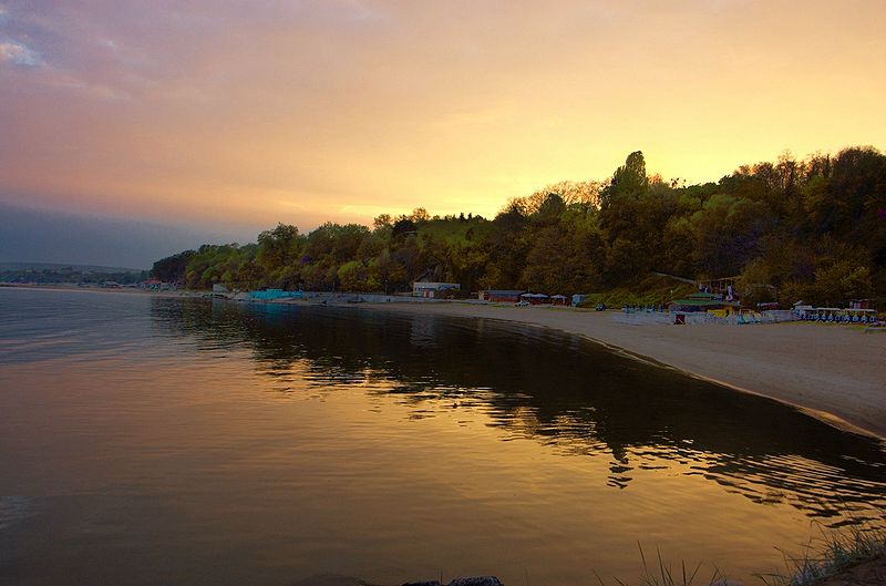 800px-Varna_beach_at_sunset.jpg