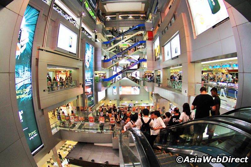 Произошло тц. Торговый центр Central World Бангкок. Торговый центр MBK Бангкок. CENTRALWORLD Таиланд Бангкок. Торговый центр центр Плаза Бангкок.