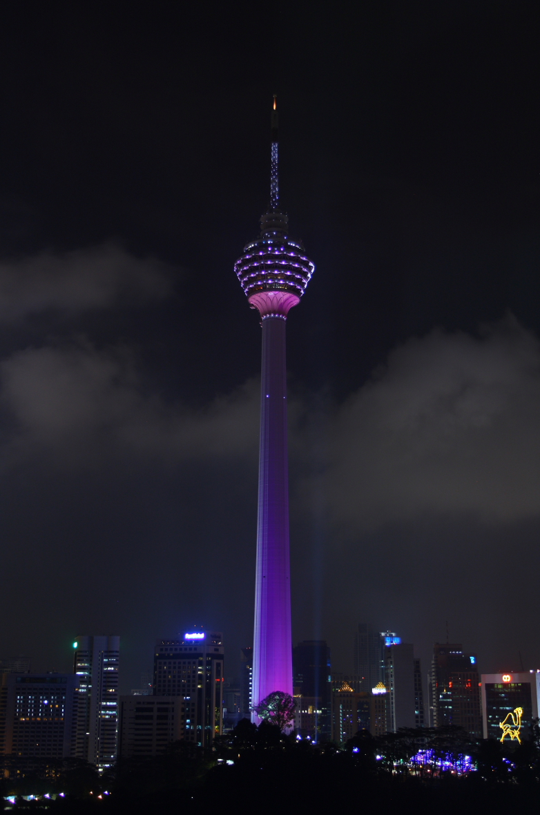 Kl tower. Менара Куала-Лумпур. Башня Менара Куала-Лумпур. Телебашня Куала Лумпур. Телевизионной башне Менара.