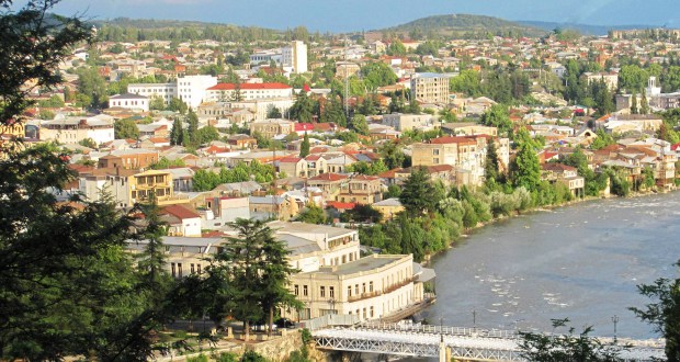 Downtown_Kutaisi__White_Bridge_as_seen_from_Mt_Gora_August_2011-cropped.jpg