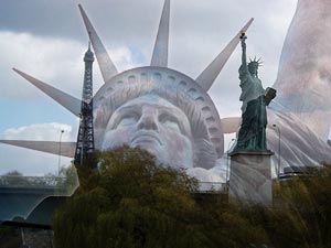 Statue-of-Liberty-replica.jpg