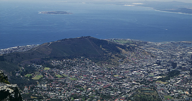 Table-Mountain-Photo-courtesy-of-Wikimedia-Commons.jpg