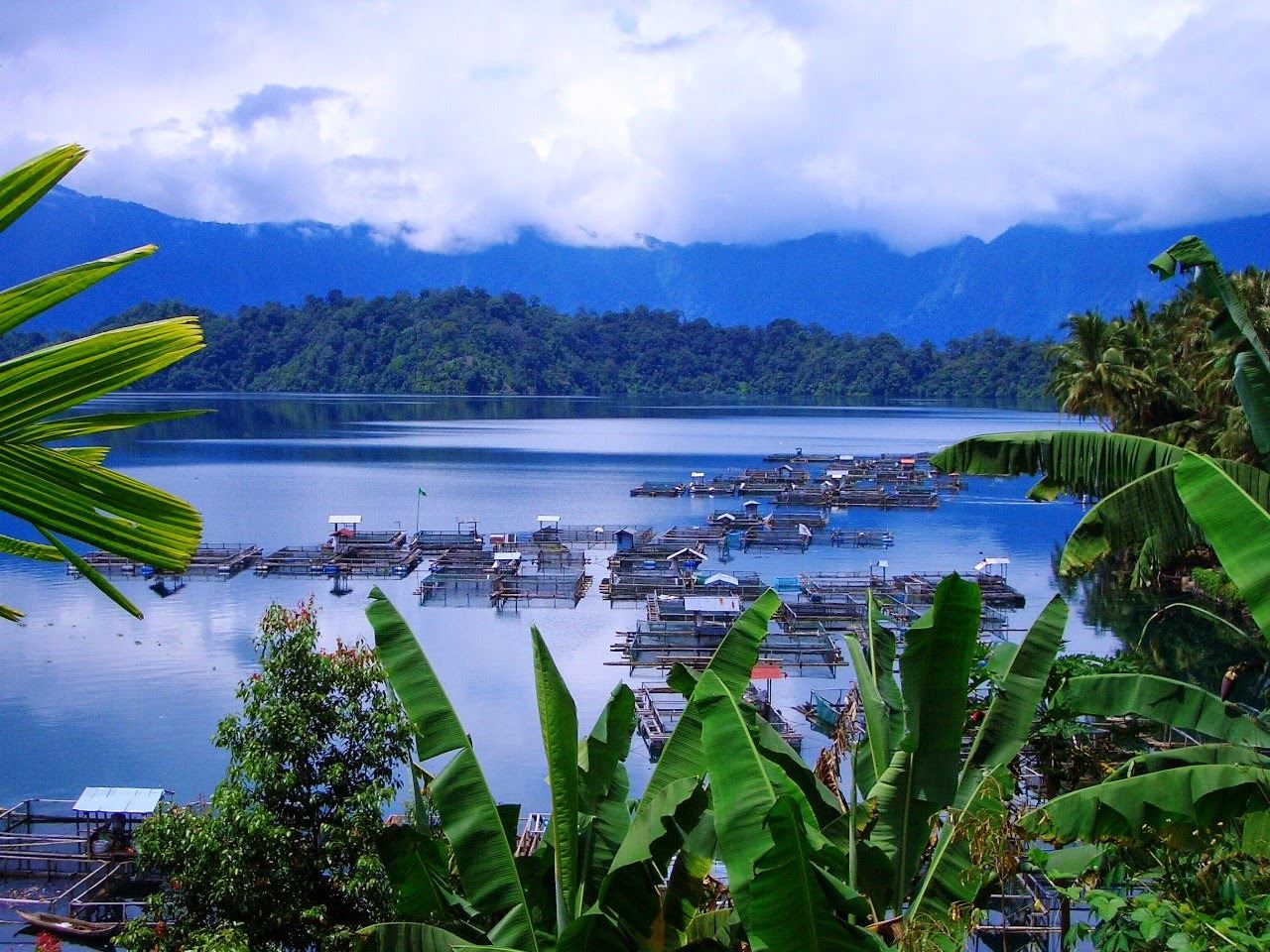 lake_maninjau.jpg