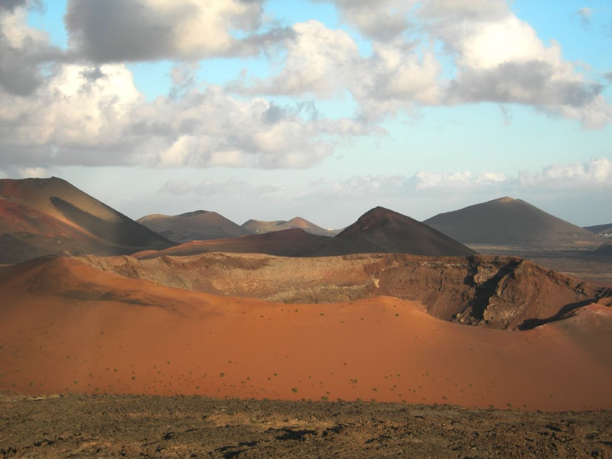 black-volcanic-sand.-But-there-are-also-some-beaches-which-are-covered-by-light-yellow-or-beige..jpg