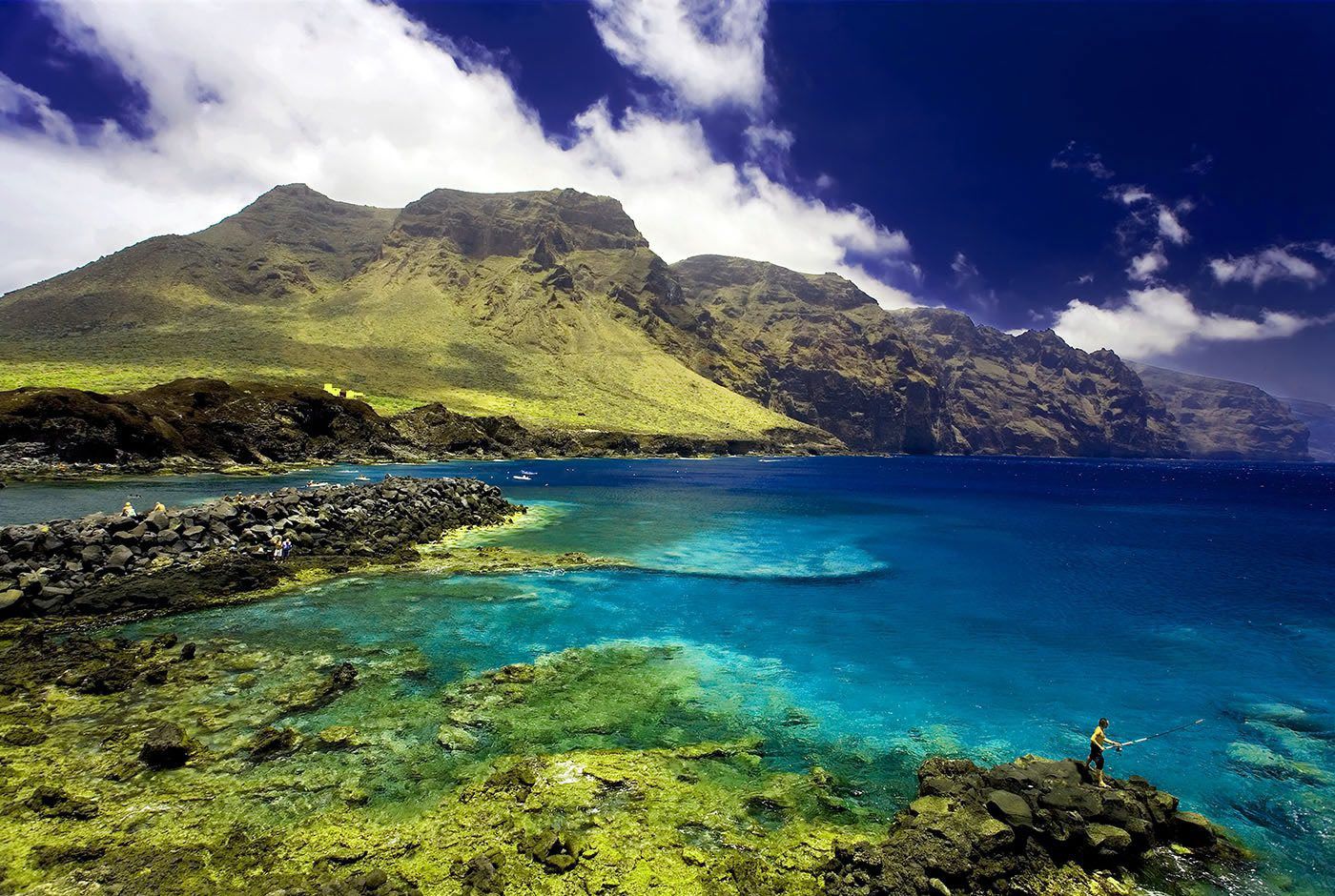 Tenerife-is-a-rugged-and-volcanic-island-sculpted-by-successive-eruptions-throughout-its-history.jpg