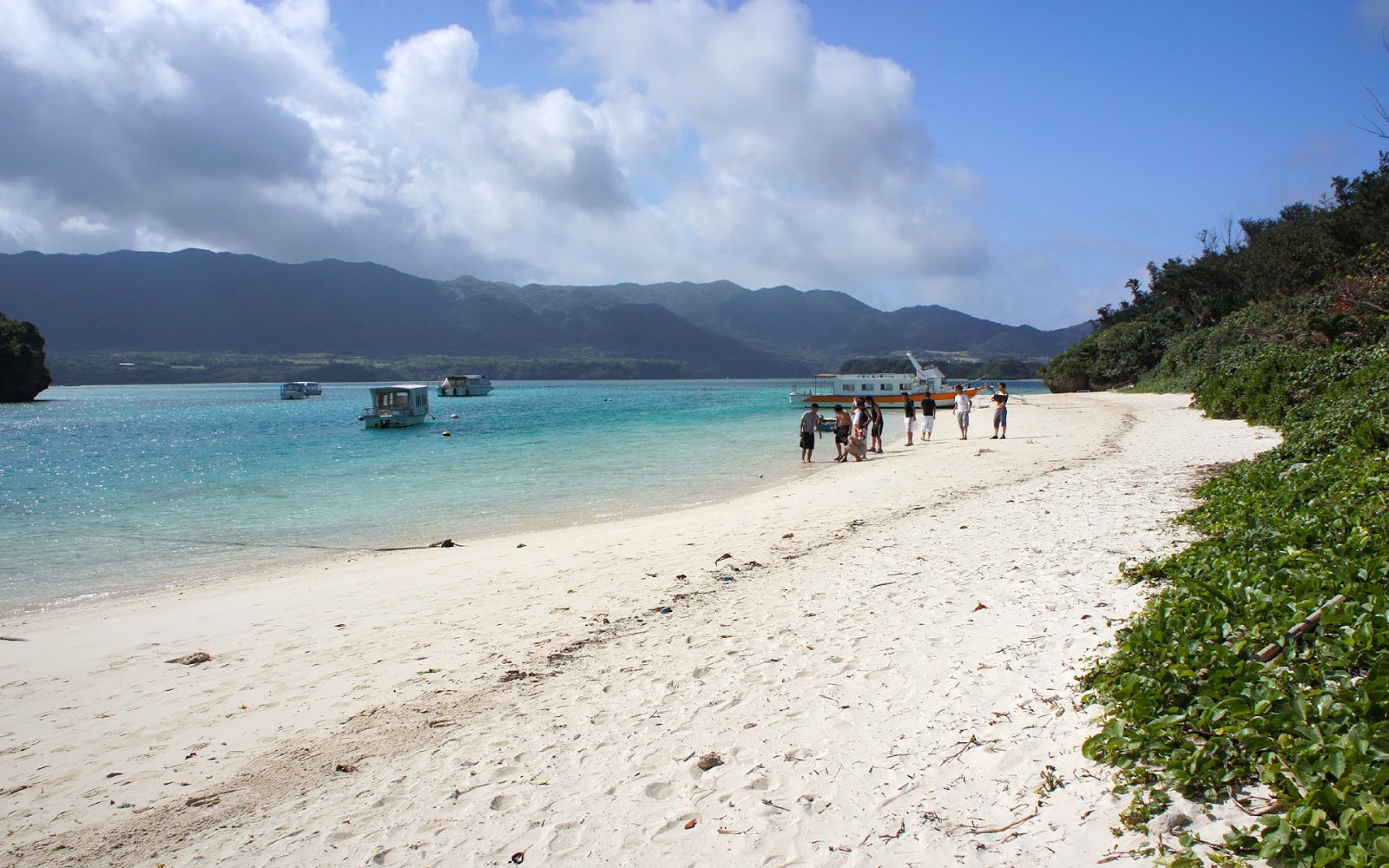 kabira_bay_ishigaki_island__japan.jpg