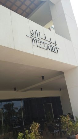 pizzaro-restaurant-sign.jpg