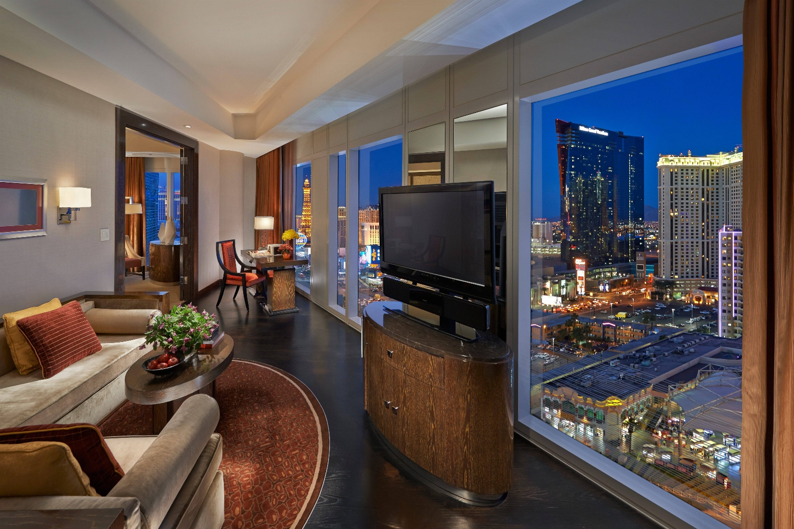 te-strip-view-suite-living-room?$GalleryLandscape$.jpg