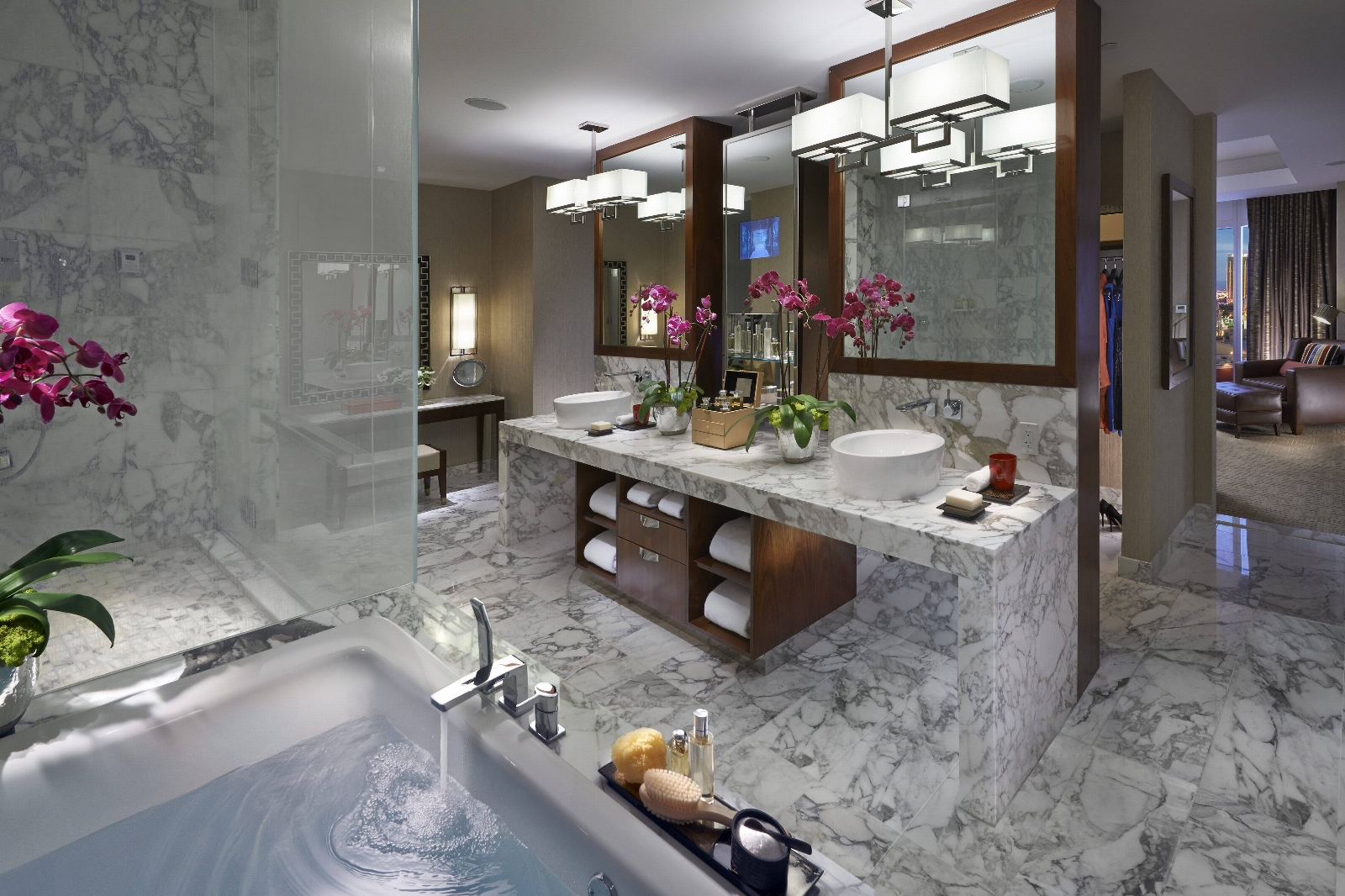 suite-dynasty-suite-bathroom-01?$GalleryLandscape$.jpg