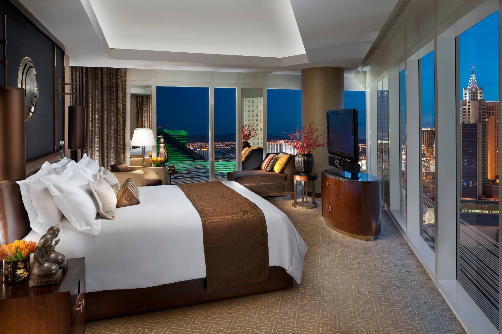 egas-suite-apex-suite-bedroom-1?$GalleryLandscape$.jpg