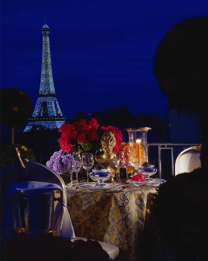 Four-Seasons-Vue-sur-Tour-Eiffel.jpg