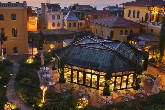 four-seasons-hotel-istanbul.jpg